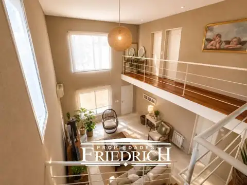 Casa en Alquiler con 4 cocheras