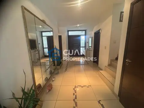 Casa en Venta con 4 cocheras