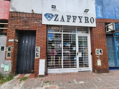 Tipo casa 3 ambientes - a refaccionar - u$d 60.000 - a mts. de la peatonal - CENTRICO -