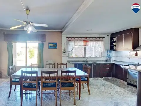Casa en Venta con 2 cocheras