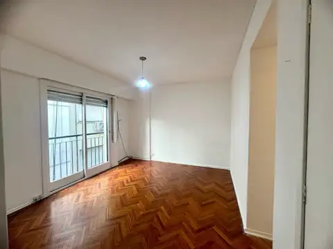 Venta de departamento de 3 ambientes con balcon en Recoleta