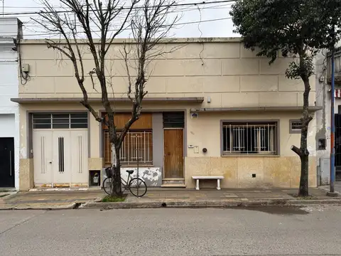 CASA EN VENTA EN ROJAS ZONA CENTRICA
