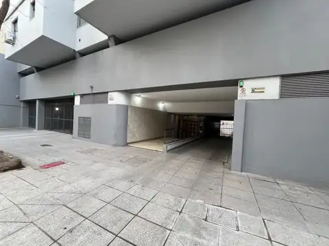 Mercedes 200, Piso 15