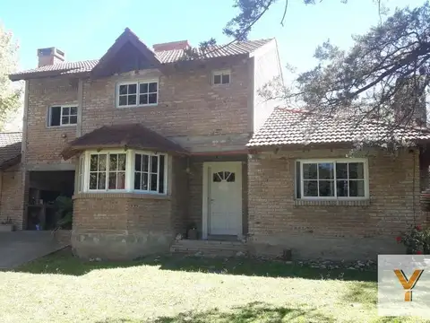 Casa en venta - 3 Dormitorios 1 Baño - Cochera - 700Mts2 - Bertone, Villa General Belgrano, Córdoba
