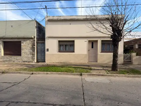CASA EN VENTA EN CALLE GUEMES 1200