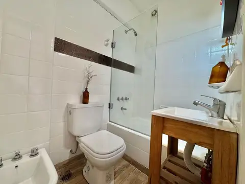 Departamento de 1 amba la calle c/balcon zona Aldrey