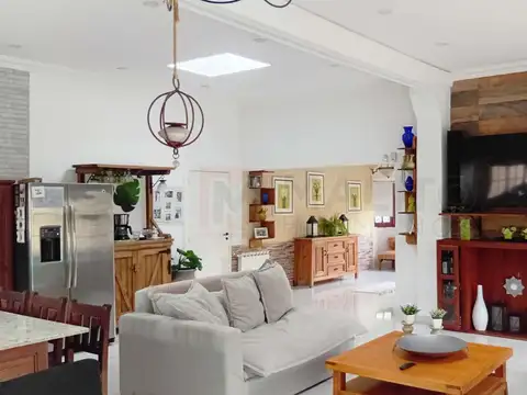Casa 6 ambientes con 3 baños