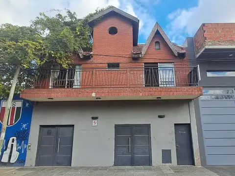 CASA CON SALON DE FIESTA/COCHERA.REF.915