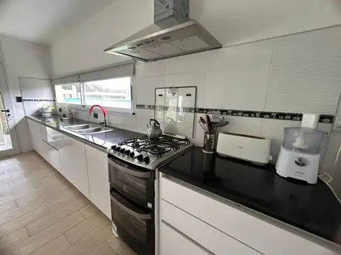 Casa 3 ambientes con 2 baños