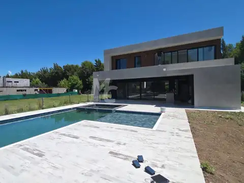 Casa a estrenar en venta al Rio
