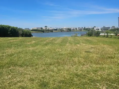 Terreno en Venta 28  mts Fondo