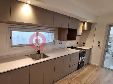 Casa en Alquiler con 1 cochera