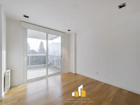Departamento en Venta con 3 cocheras