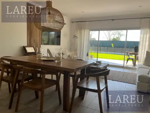 Casa 4 ambientes con 3 baños