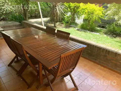 Casa en Alquiler con 1 cochera