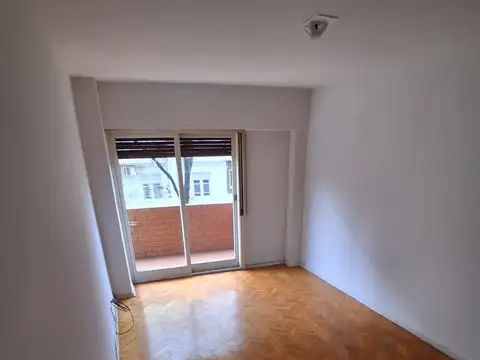 2 AMBIENTES  -  FRENTE - BALCÓN - COCINA SEPARADA - LAVADERO INDEPENDIENTE - LUMINOSO - MUY BUEN ESTADO - AV. GAONA Y ARTIGAS