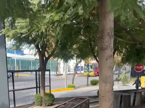 Local en Alquiler en Villa Nueva de Guaymallen, $ 2.500.000