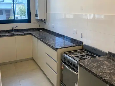 Casa en Alquiler en Miradores De Manantiales, $ 1.500.000