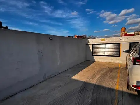 Venta - Cochera Descubierta en Lanús Este
