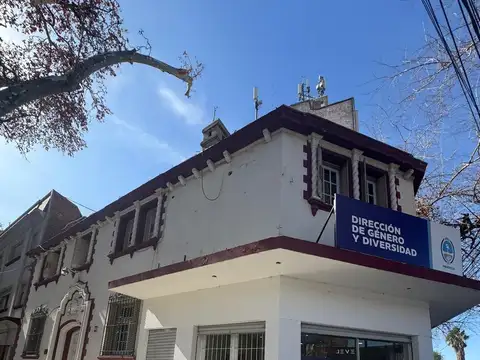OPENHOUSE inmobiliaria  vende casa esquina sobre  San Martín y Morón Ciudad de Mendoza