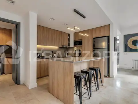 Casa en Venta con 4 cocheras