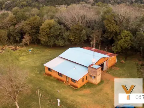 Casa en venta - 2 Dormitorios 1 Baño - Cocheras - 10.000Mts2 - Misiones
