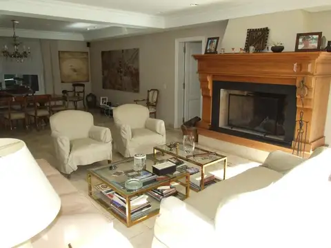 Casa en Alquiler Temporal con 2 cocheras
