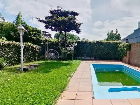 VENTA CASA 4 AMB CON PILETA BURZACO APTO CREDITO