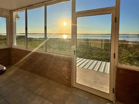 CASA EN VENTA FRENTE AL RIO  EN LAVALLE