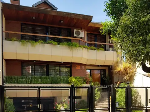 Casa 5 ambientes con 3 baños