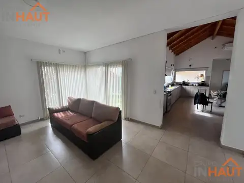 Casa 5 ambientes con 1 baño