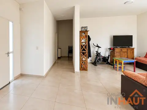 Casa en Venta en General Fernández Oro, USD 205.000