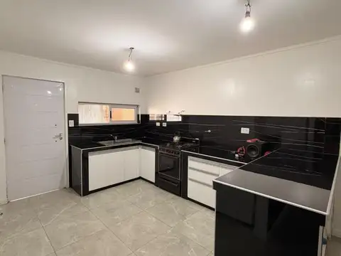 Casa 4 ambientes con 1 baño