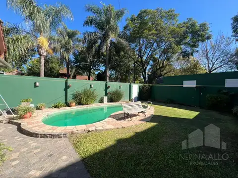 Casa 5 ambientes con 4 baños
