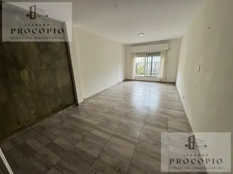 Monoambiente reciclado a nuevo en venta en Castelar centro