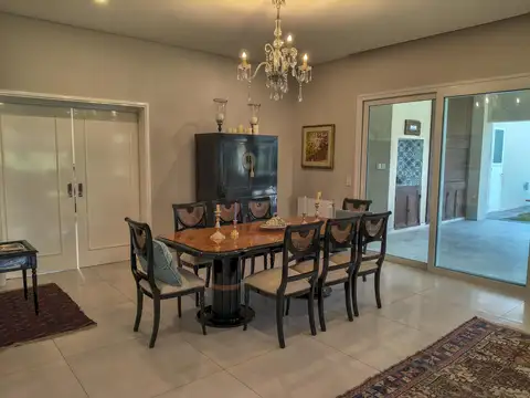 Casa en Venta con 4 cocheras