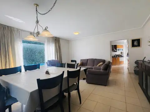 Casa 4 ambientes con 3 baños