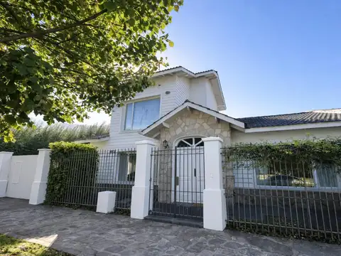 Casa de cuatro ambientes con quincho