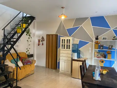 Depto Tipo Casa 5 ambientes con 2 baños