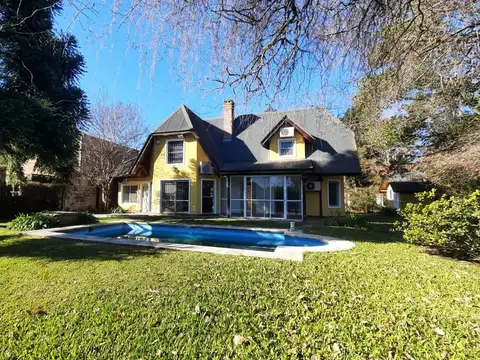 Casa 4 ambientes de dos plantas en venta Del Viso, Pilar