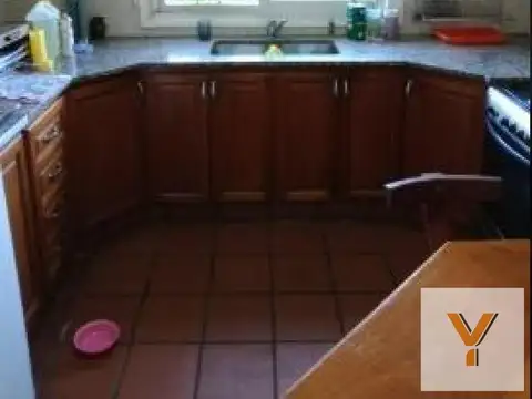 Casa 5 ambientes con 1 baño