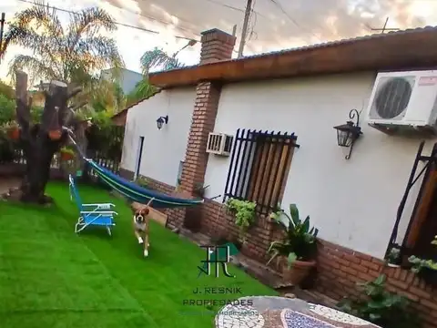 Casa en Venta con 2 cocheras