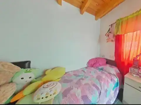 Casa 6 ambientes con 2 baños