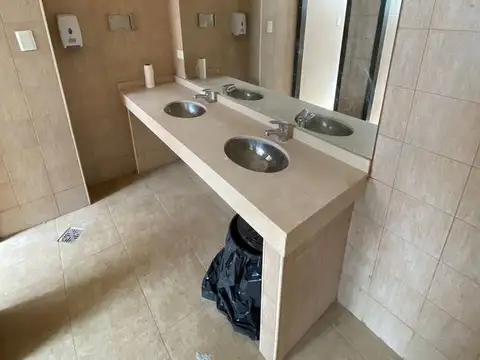 Oficina 4 ambientes con 3 baños