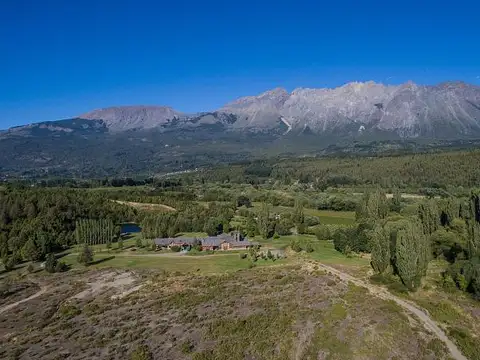 Campo en Venta Lago Puelo, a 8km de Bolsón, 82 has, laguna, costa de río, Plantacion deFruta fina,