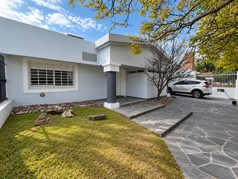 Alquiler casa Cerro de las Rosas uso comercial