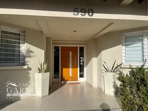 Rivadavia 590 , Piso 2