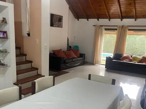 Casa 5 ambientes con 4 baños