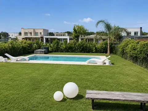 Casa 5 ambientes con 3 baños
