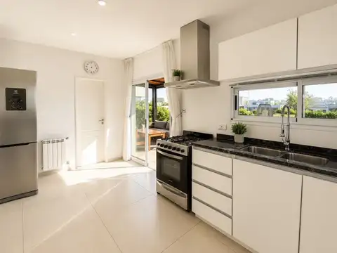Casa en Venta con 3 cocheras